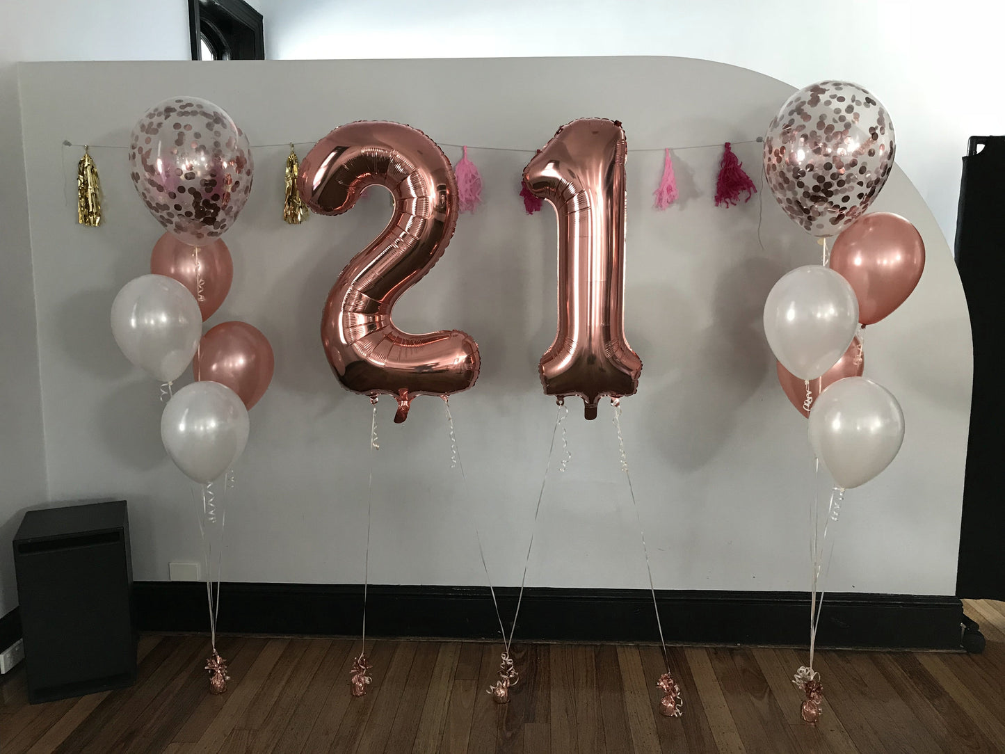 86cm Megaloon Numbers with 2 Bunch of 4 Helium Balloons Bouquet with 16 Inch Confetti Balloon