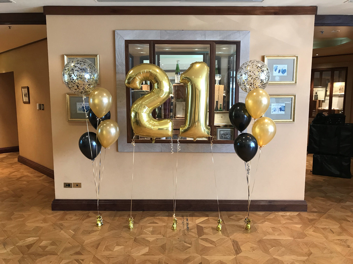 86cm Megaloon Numbers with 2 Bunch of 4 Helium Balloons Bouquet with 16 Inch Confetti Balloon