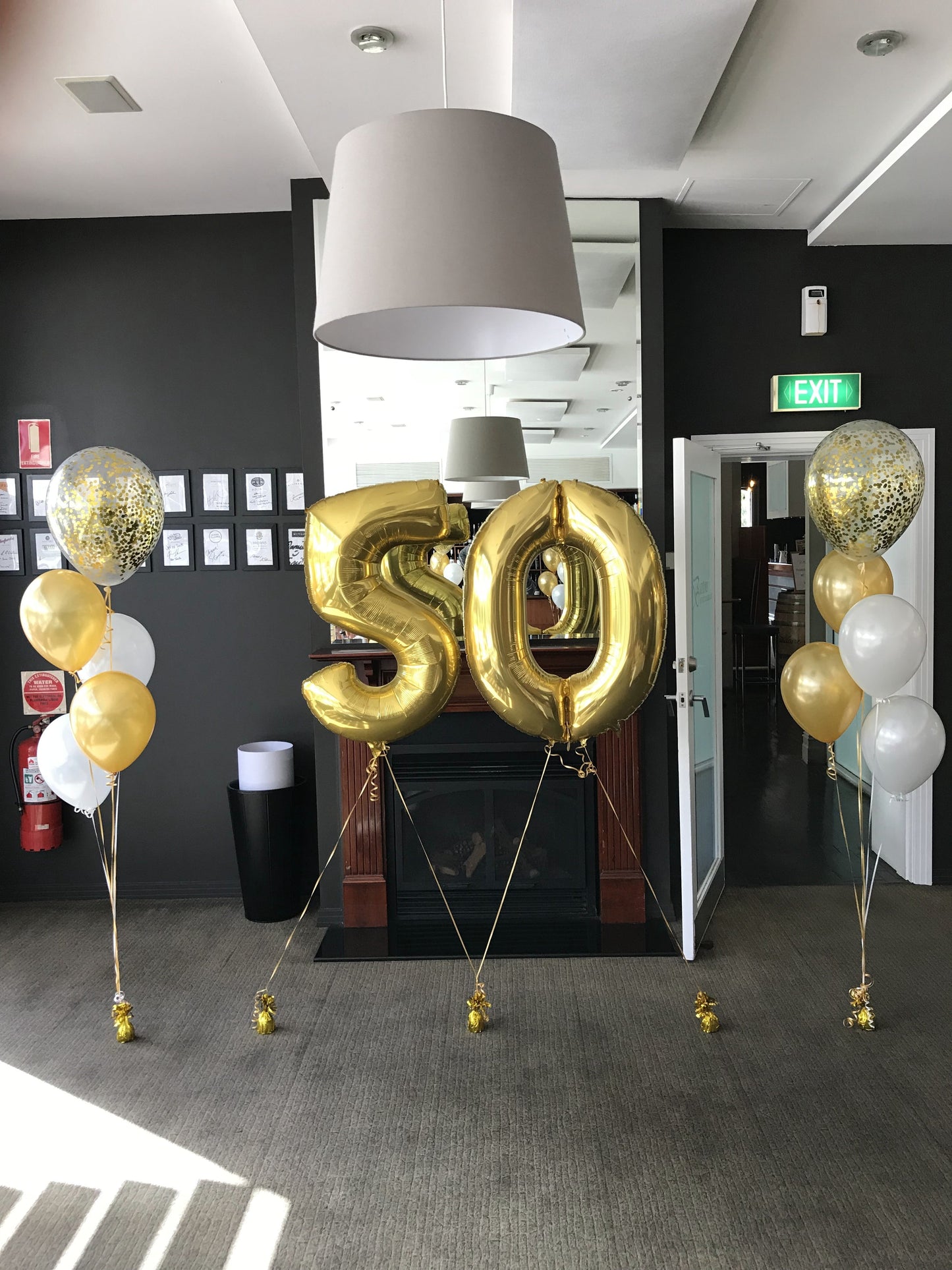 86cm Megaloon Numbers with 2 Bunch of 4 Helium Balloons Bouquet with 16 Inch Confetti Balloon