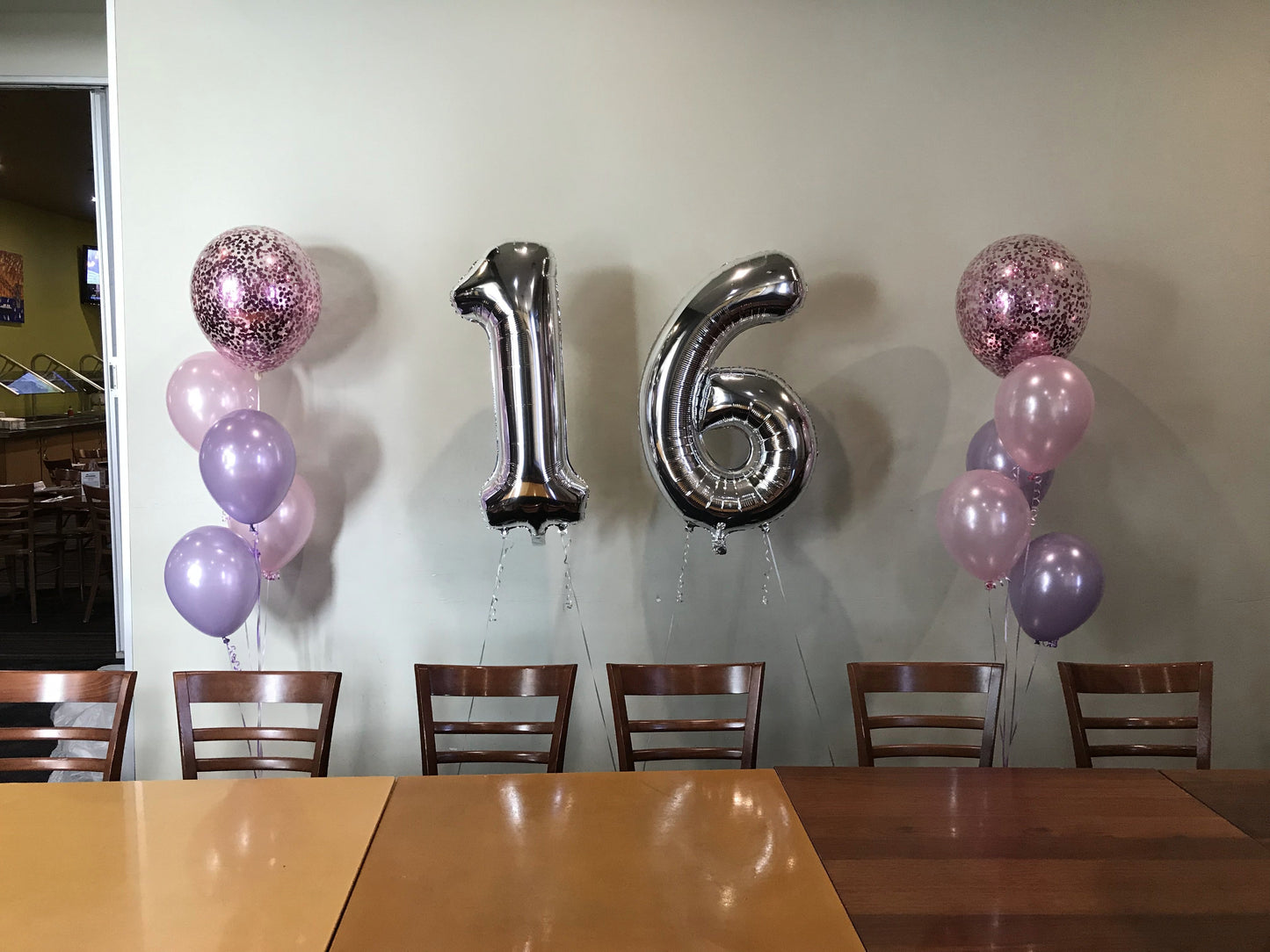 86cm Megaloon Numbers with 2 Bunch of 4 Helium Balloons Bouquet with 16 Inch Confetti Balloon