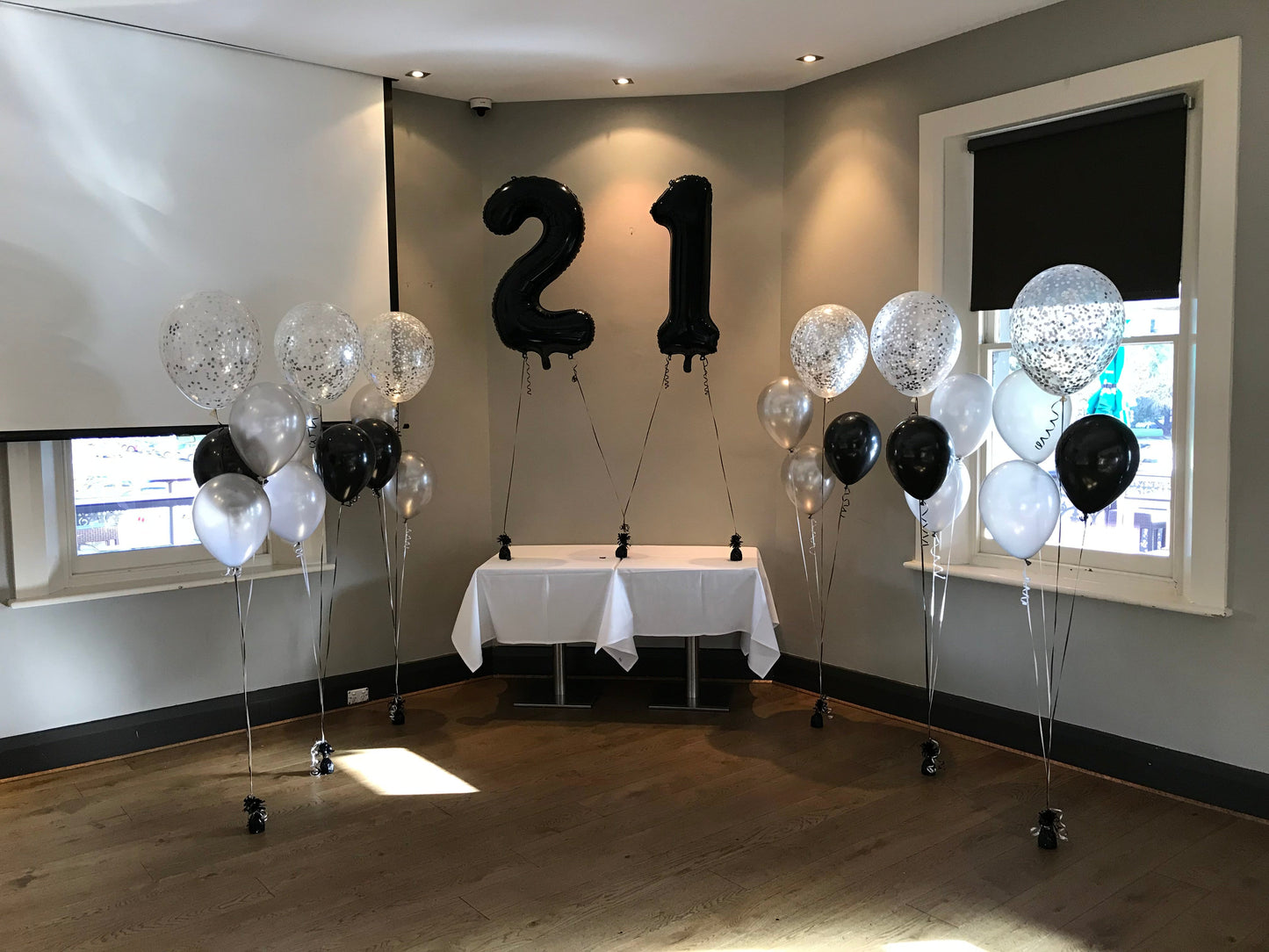86cm Megaloon Numbers with 2 Bunch of 4 Helium Balloons Bouquet with 16 Inch Confetti Balloon