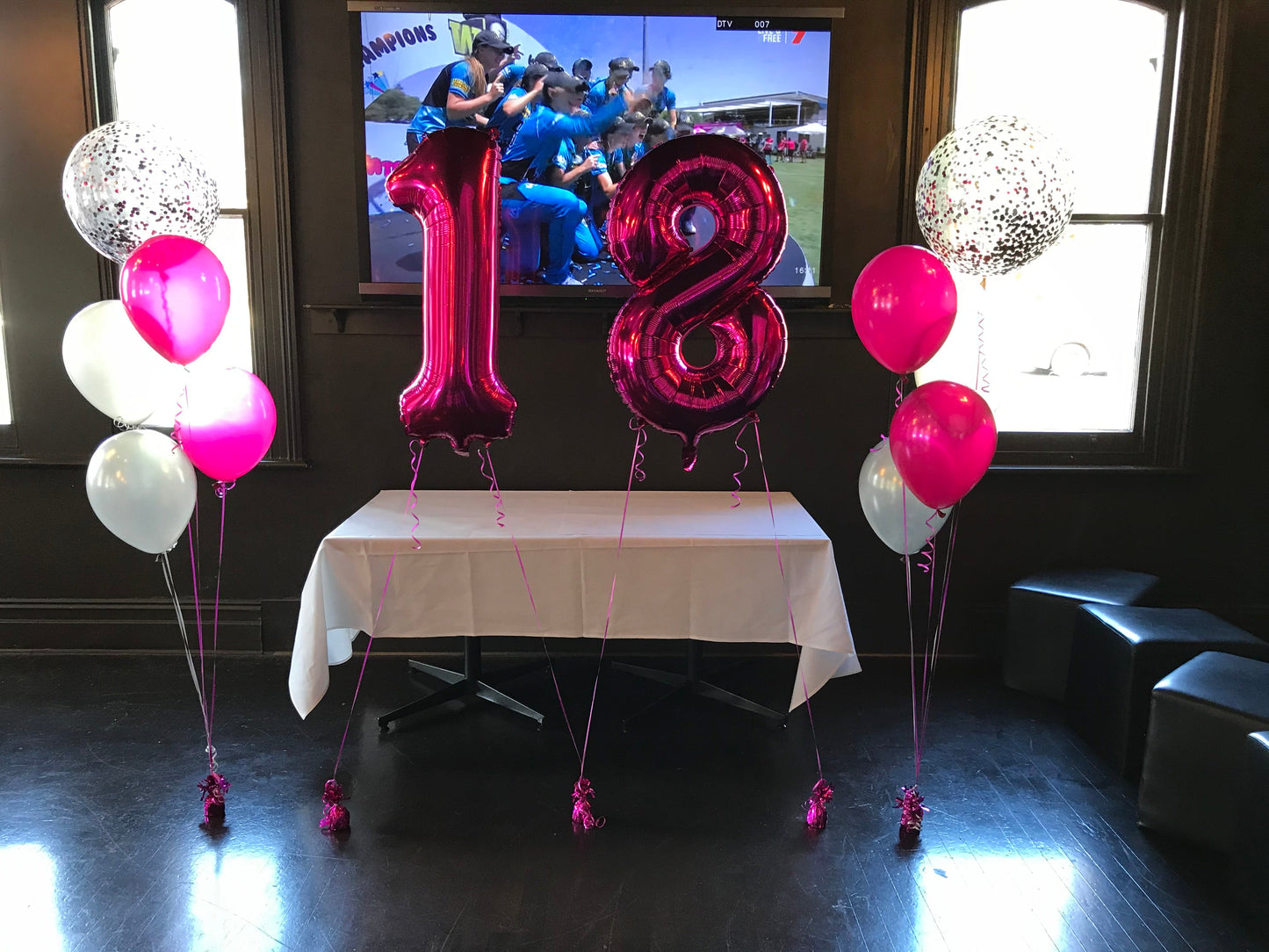 86cm Megaloon Numbers with 2 Bunch of 4 Helium Balloons Bouquet with 16 Inch Confetti Balloon